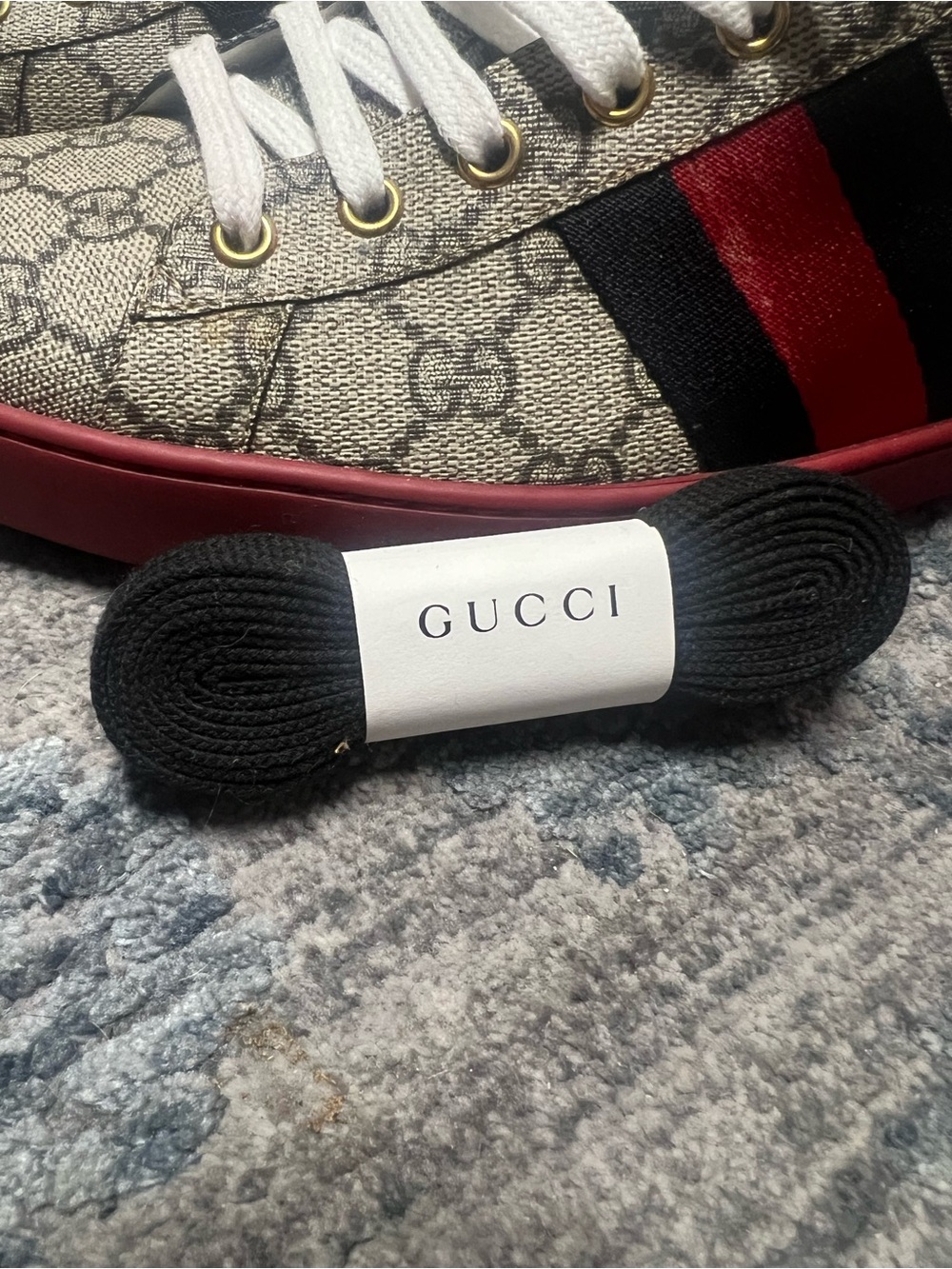 Gucci Beige GG Supreme Low-Top Sneakers with Red Trim - Picture 4 of 6